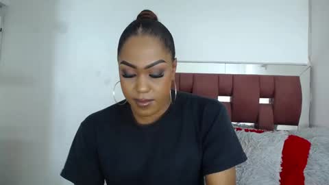 Loraine online show from November 2025 09:13:02 PM