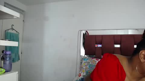 Loraine online show from December 2025 01:44:02 AM