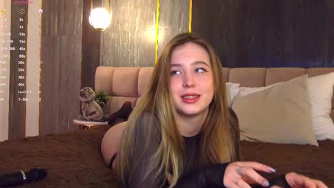 Loraine online show from February 2025 08:50:02 PM