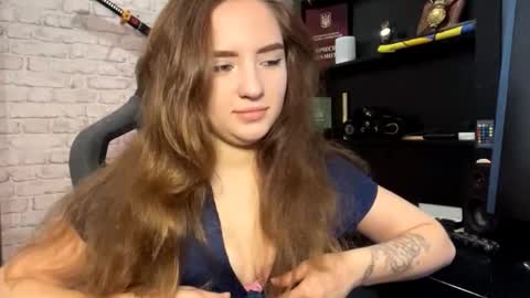 Molly online show from October 2025 06:27:02 AM