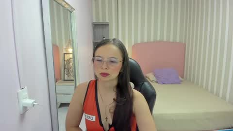 lorelaigiven online show from May 2026 12:24:01 PM