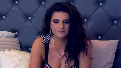 Snapshot of lorennemays chatting on November 2025 11:03:01 PM Lorenne Mays online show from November 2025 11:03:01 PM