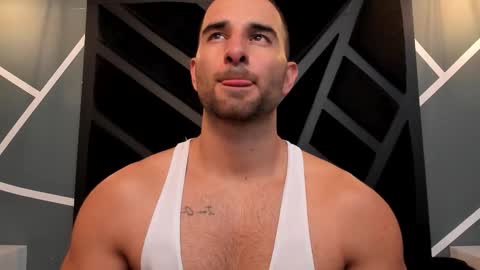  L O R E N Z O  Thumbs Up help  online show from December 2025 06:02:01 PM