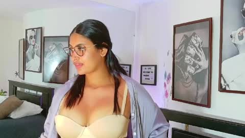loretahorny online show from April 2026 01:01:01 PM