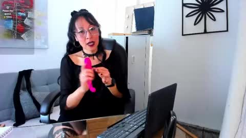 Snapshot of loretta_fraser chatting on May 2026 01:07:02 PM loretta_fraser online show from May 2026 01:07:02 PM