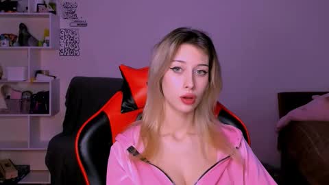 Snapshot of lori_meow chatting on October 2025 06:49:01 PM Lori online show from October 2025 06:49:01 PM