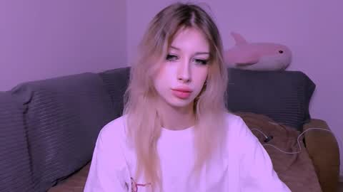 Lori online show from December 2025 04:27:01 PM