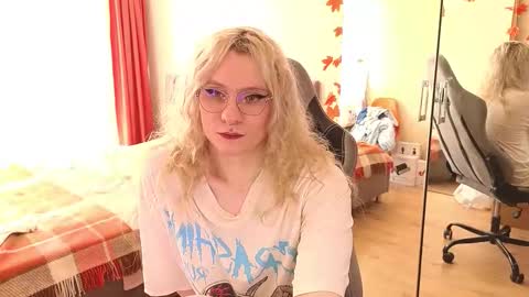 Snapshot of lori_myaf chatting on October 2025 01:40:02 PM Lori ----------------------------------- online show from October 2025 01:40:02 PM