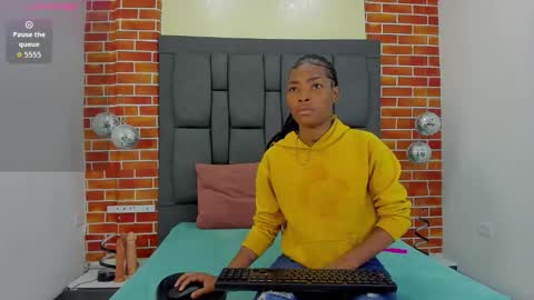 Snapshot of lorrewilliams chatting on October 2025 02:49:01 PM Instagram Dahiara-Cristal....... facebook ---lore-oficial ... online show from October 2025 02:49:01 PM