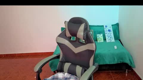 lory__05 online show from October 2025 07:24:01 PM