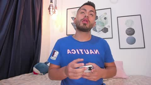 Snapshot of los_juanes chatting on December 2024 11:10:01 PM JUAN JUAN online show from December 2024 11:10:01 PM