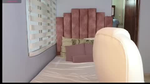 Snapshot of lou_rosse chatting on February 2025 08:45:02 PM  Lou Rosse  online show from February 2025 08:45:02 PM