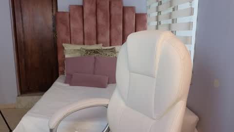 Snapshot of lou_rosse chatting on February 2025 07:58:02 PM  Lou Rosse  online show from February 2025 07:58:02 PM