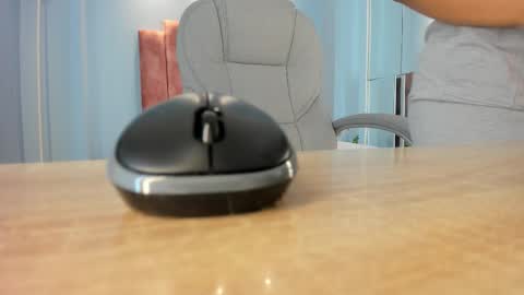  Lou Rosse  online show from November 2025 08:30:02 PM