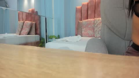  Lou Rosse  online show from December 2025 08:14:01 PM