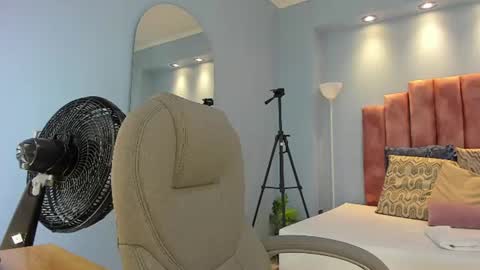 Snapshot of lou_rosse chatting on July 2026 07:27:02 PM Lou Rosse online show from July 2026 07:27:02 PM