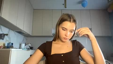 Snapshot of louannkorth chatting on May 2026 03:51:02 PM Bella online show from May 2026 03:51:02 PM