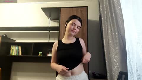 Snapshot of loudeguise chatting on June 2026 09:14:02 AM Esma online show from June 2026 09:14:02 AM