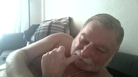 Snapshot of louis_chokdee chatting on March 2025 03:52:01 PM louis_chokdee online show from March 2025 03:52:01 PM