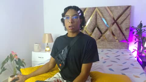 Snapshot of louis_hardstar chatting on December 2024 08:33:02 PM Louis Valdz online show from December 2024 08:33:02 PM