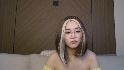 Snapshot of louisakim_ chatting on May 2026 08:15:01 PM Kim online show from May 2026 08:15:01 PM