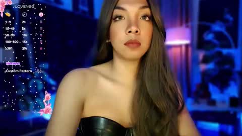 Louisa online show from November 2025 01:59:01 AM