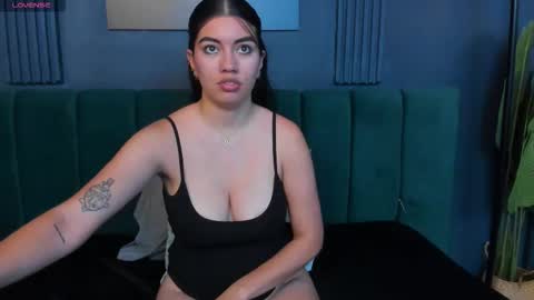 Louren Fox online show from December 2025 06:16:01 PM