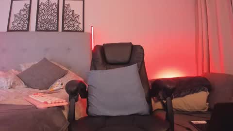 Lourrein Stoun   Independiente online show from November 2025 02:22:02 AM