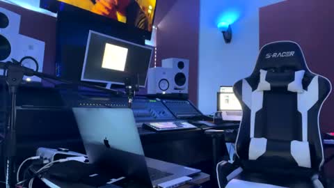 Prynce online show from March 2025 08:31:02 PM