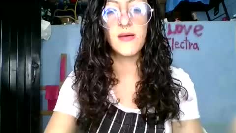 Snapshot of love_electra chatting on December 2025 04:11:01 PM love_electra online show from December 2025 04:11:01 PM