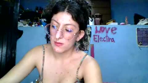 Snapshot of love_electra chatting on February 2026 02:43:01 AM love_electra online show from February 2026 02:43:01 AM