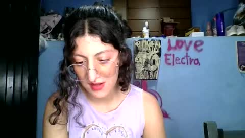 Snapshot of love_electra chatting on March 2026 01:44:01 AM love_electra online show from March 2026 01:44:01 AM