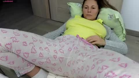 Snapshot of love_jessy_love chatting on December 2024 07:53:02 PM jessmy pleasure is in your hands s online show from December 2024 07:53:02 PM