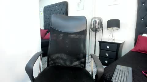 Snapshot of love_melany0 chatting on December 2025 05:54:02 PM Melany online show from December 2025 05:54:02 PM