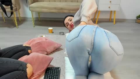 Snapshot of love_mexoxo chatting on May 2026 05:45:01 AM Andreea online show from May 2026 05:45:01 AM