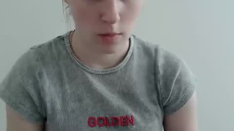 Snapshot of love_vivian chatting on November 2025 11:42:02 AM Vivian online show from November 2025 11:42:02 AM