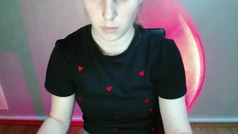 Snapshot of love_vivian chatting on December 2025 01:17:02 PM Vivian online show from December 2025 01:17:02 PM