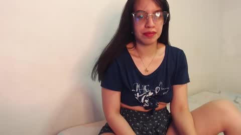 Snapshot of lovebunny_01 chatting on January 2025 12:18:01 AM IAmBunny online show from January 2025 12:18:01 AM