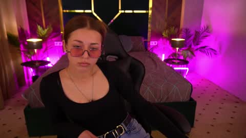 loveedove online show from April 2026 01:31:01 PM