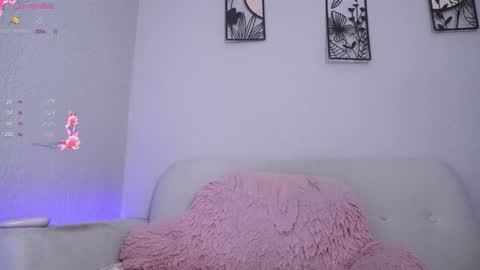 Snapshot of loveegirll chatting on December 2025 04:44:02 AM katalina online show from December 2025 04:44:02 AM