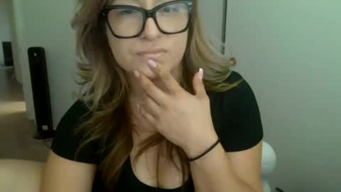 Snapshot of lovelife619760 chatting on October 2025 05:11:02 PM Doll 4 you online show from October 2025 05:11:02 PM