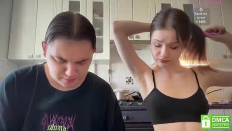 Snapshot of lovelly_mooncouple chatting on February 2025 10:26:01 AM Mileena and Oliver online show from February 2025 10:26:01 AM