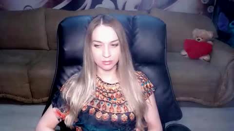 Snapshot of lovellymalina chatting on December 2025 03:30:01 PM private open online show from December 2025 03:30:01 PM