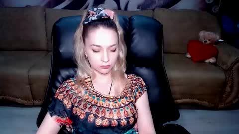 Snapshot of lovellymalina chatting on January 2026 03:05:01 PM private open online show from January 2026 03:05:01 PM