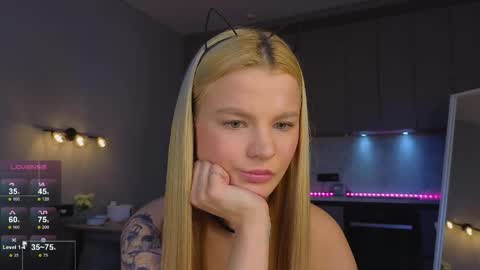 Snapshot of lovely_babyy chatting on May 2026 04:42:02 AM Jenny online show from May 2026 04:42:02 AM
