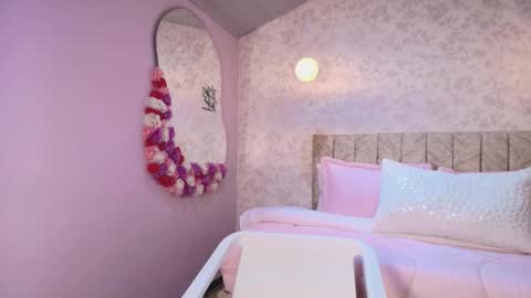 lovely_julls online show from February 2026 02:24:02 PM