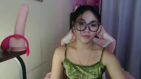 Snapshot of lovely_leah23 chatting on November 2025 09:58:01 PM lovely_leah23 online show from November 2025 09:58:01 PM