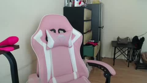 lovely_leah23 online show from January 2026 05:32:01 AM