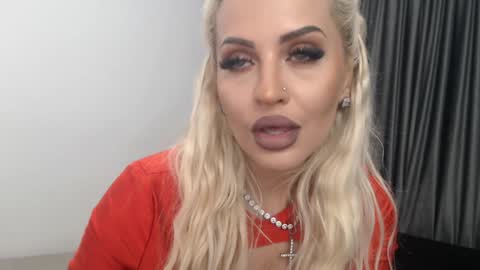 Snapshot of lovelyblondyxxx chatting on January 2025 11:55:01 PM PrAllinXXXa online show from January 2025 11:55:01 PM
