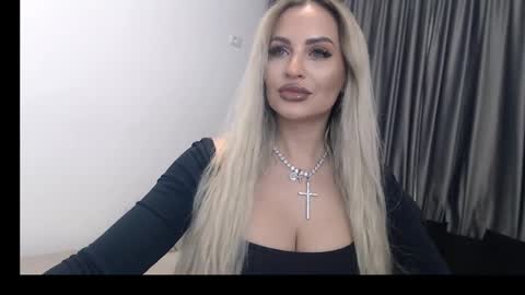 Snapshot of lovelyblondyxxx chatting on February 2025 11:12:01 PM PrAllinXXXa online show from February 2025 11:12:01 PM